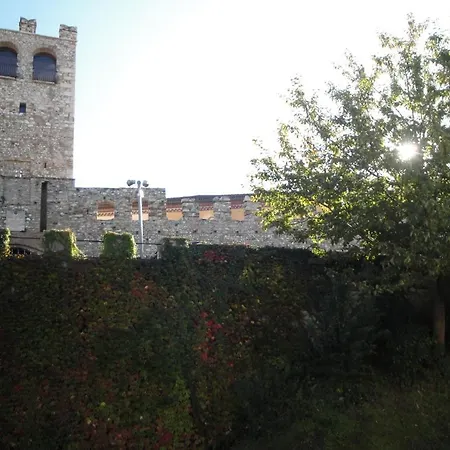 The Tower Of The Old King Bed & Breakfast